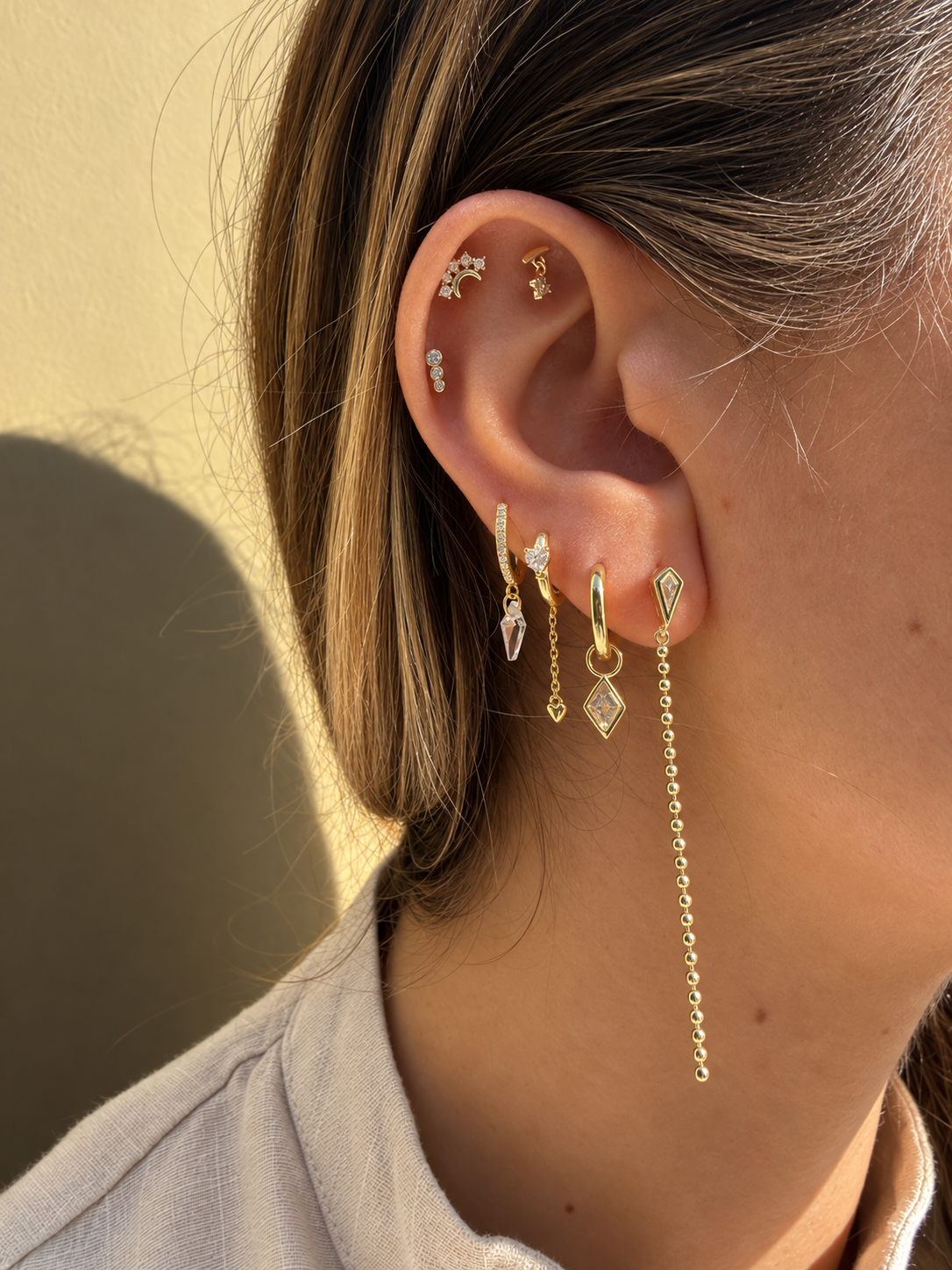 Aura Mini Çiçek Sallantılı Piercing