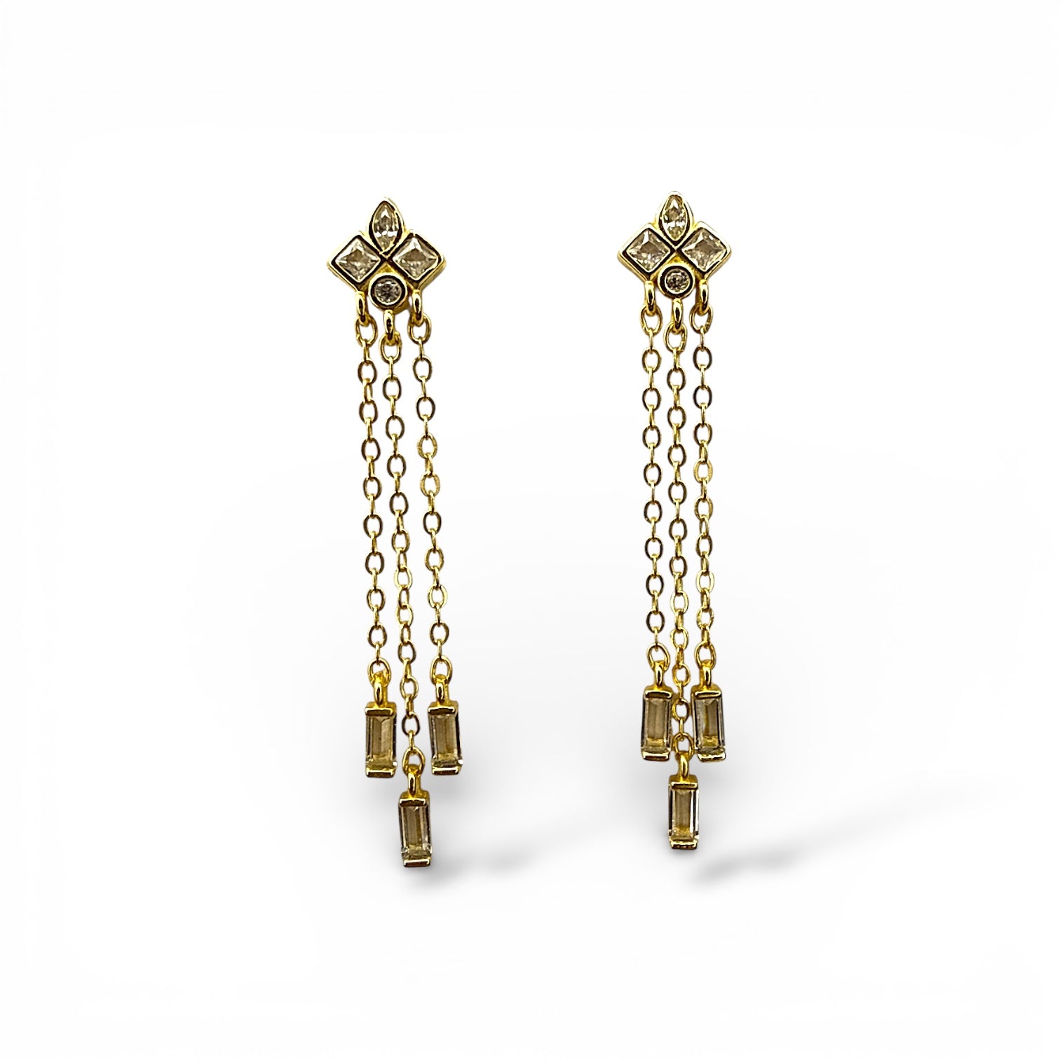 Sole Sallantılı Küpe