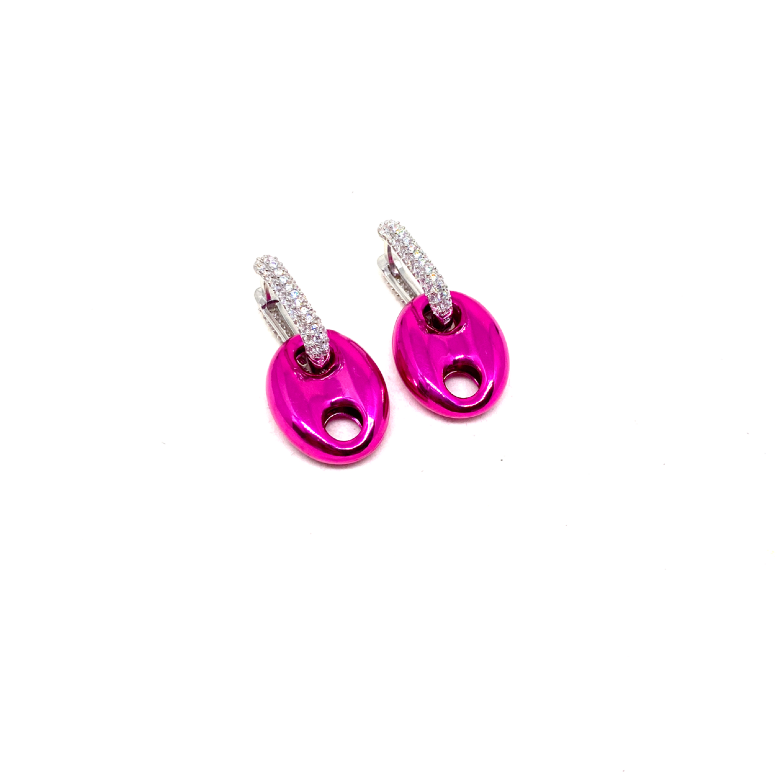Metalik Renkli Düğme Küpe Pembe Halka boyutu: 1,1 cm x 1,5 cm Uç ebatı: 1,5 cm x 1,8 cm