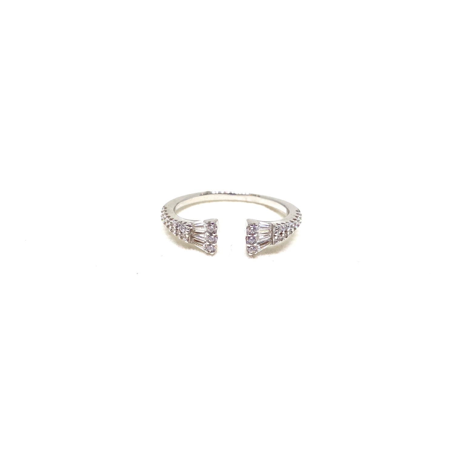 Hug Baguette Ring