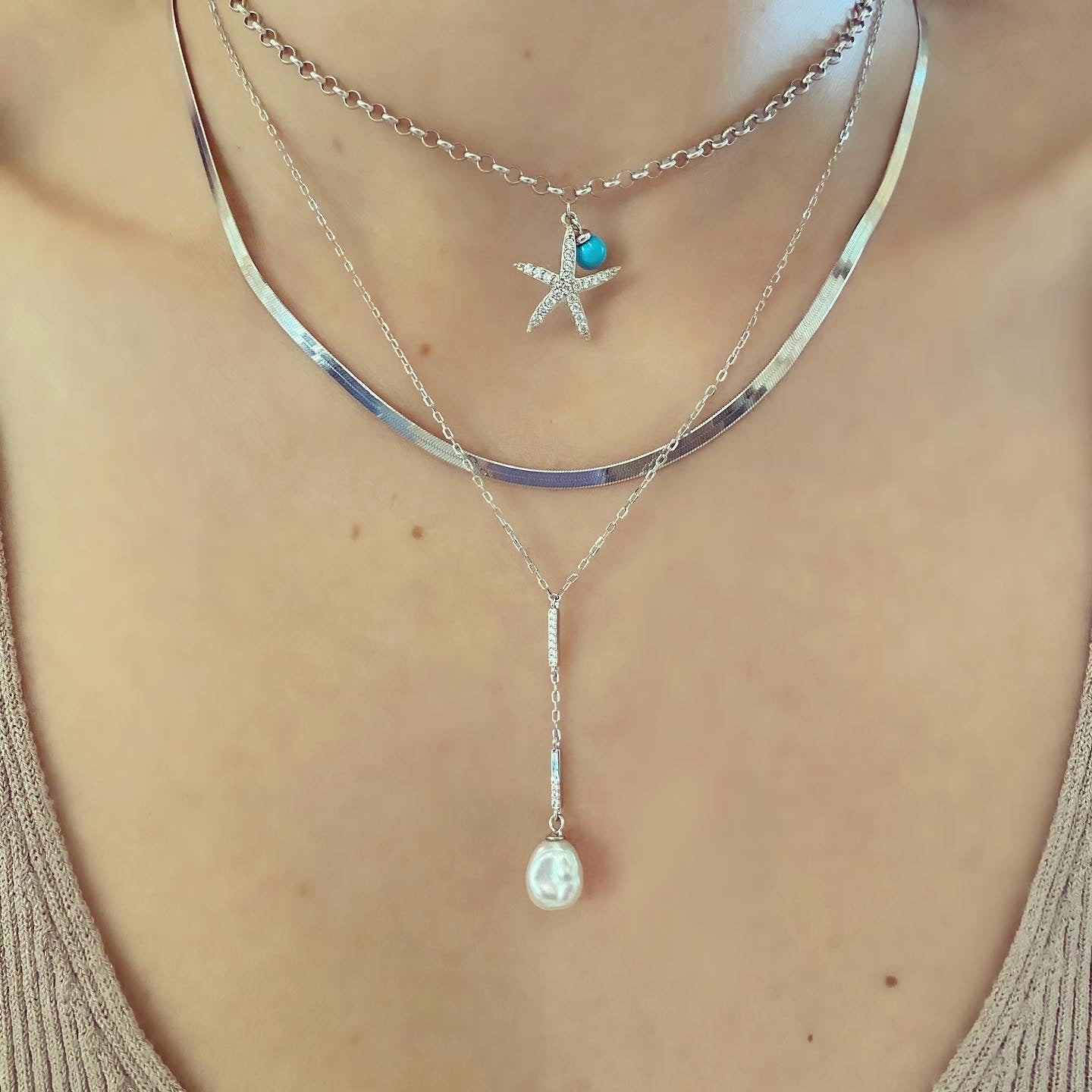 Kadın Gümüş Turkuaz Toplu Deniz Yıldızı Kolye mavi boncuk Taşlı 925 ayar kombin boyunda duruşu