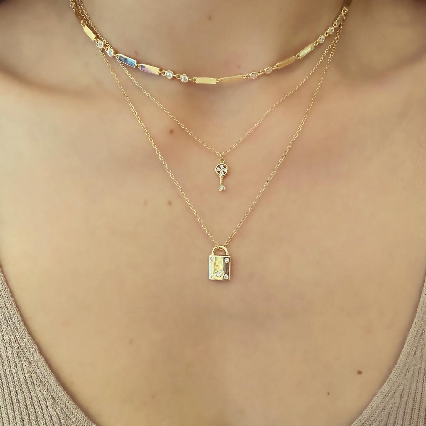 Kadın Gümüş Çubuk Choker Kolye tasma Altın Pırlanta Görünümlü 925 ayar kombin Boyunda Duruşu