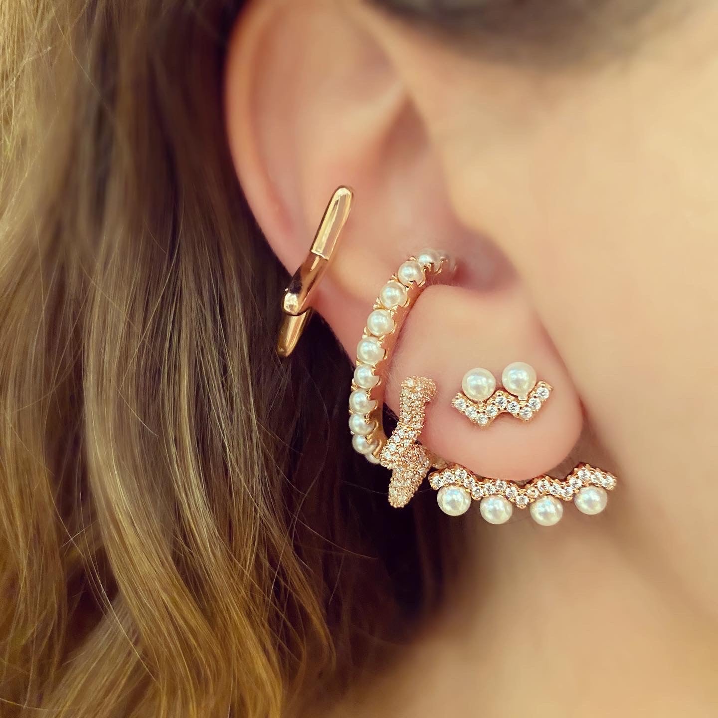 Kadın Gümüş İncili T Küpe Kıkırdak 925 ayar rose kombin kulakta duruşu